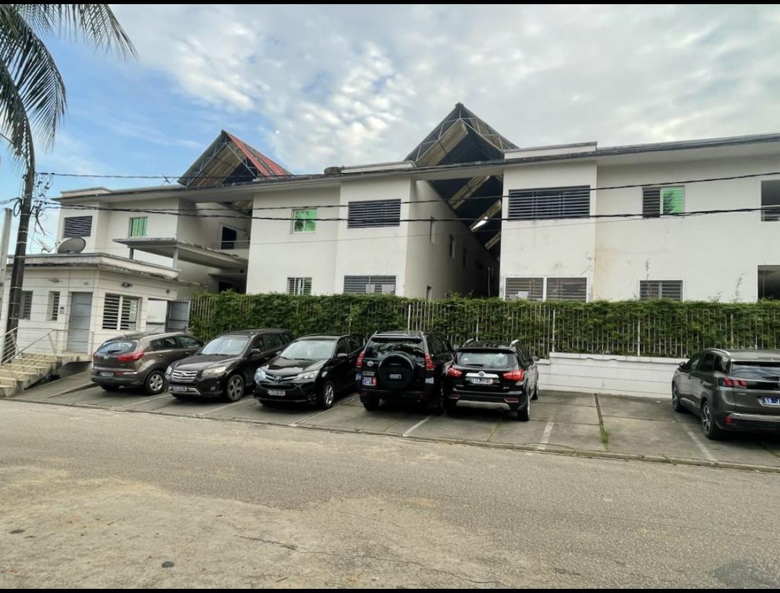 Vente d'un Immeuble : Abidjan-Cocody-2 Plateaux (Vallon )