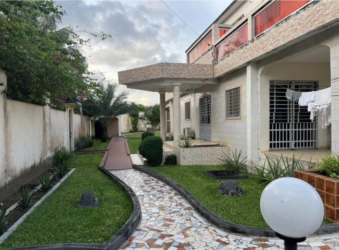 Vente d'une Maison / Villa de 10 pièce(s) à 45.000.000 FCFA : Abidjan-Cocody-Riviera (Abatta )