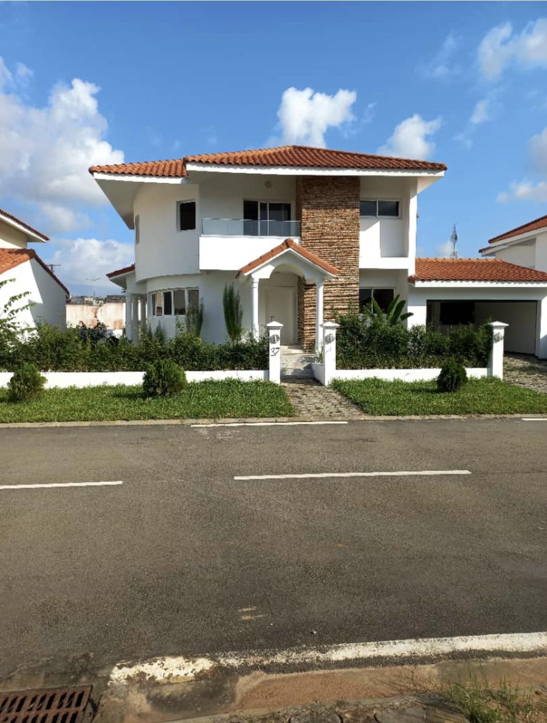 Vente d'une Maison / Villa de 6 pièce(s) à 400.000.000 FCFA : Abidjan-Cocody-Riviera (Faya )