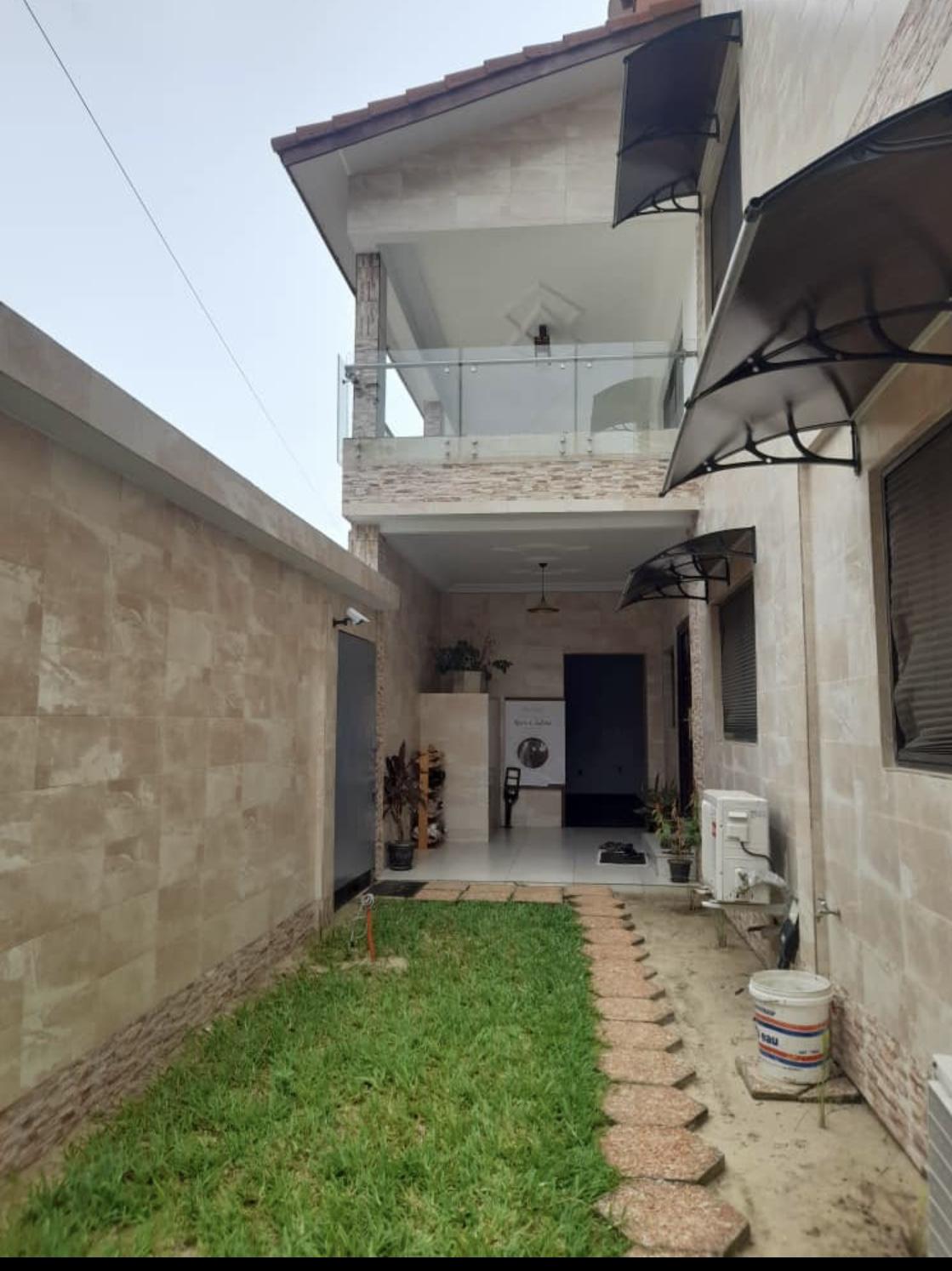 Vente d'une Maison / Villa de 7 pièce(s) à 500.000.000 FCFA : Abidjan-Cocody-Angré (Angre chu )