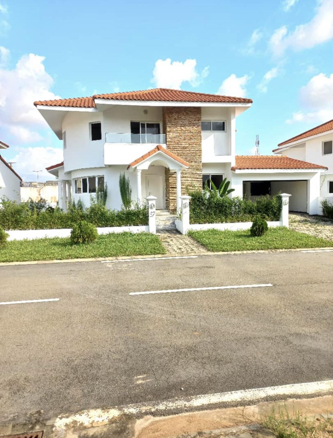 Vente d'une Maison / Villa de 6 pièce(s) à 400.000.000 FCFA : Abidjan-Cocody-Riviera (Cocody faya )