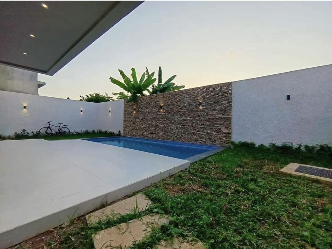 Vente d'une Maison / Villa de 7 pièce(s) à 300.000.000 FCFA : Abidjan-Cocody-Riviera (Cocody abatta )