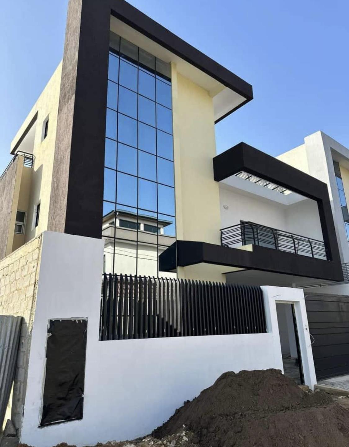 Vente d'une Maison / Villa de 6 pièce(s) à 350.000.000 FCFA : Abidjan-Cocody-Angré (Angre 8)