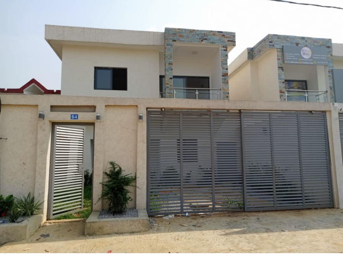 Vente d'une Maison / Villa de 6 pièce(s) à 160.000.000 FCFA : Abidjan-Cocody-Angré (Cité sir )