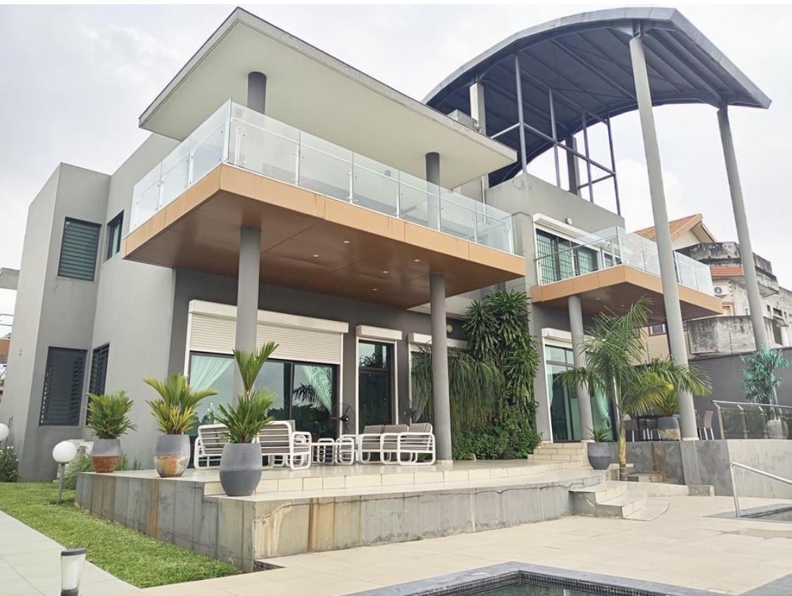 Vente d'une Maison / Villa de 17 pièce(s) à 1.800.000.000 FCFA : Abidjan-Cocody-2 Plateaux (Vallon )