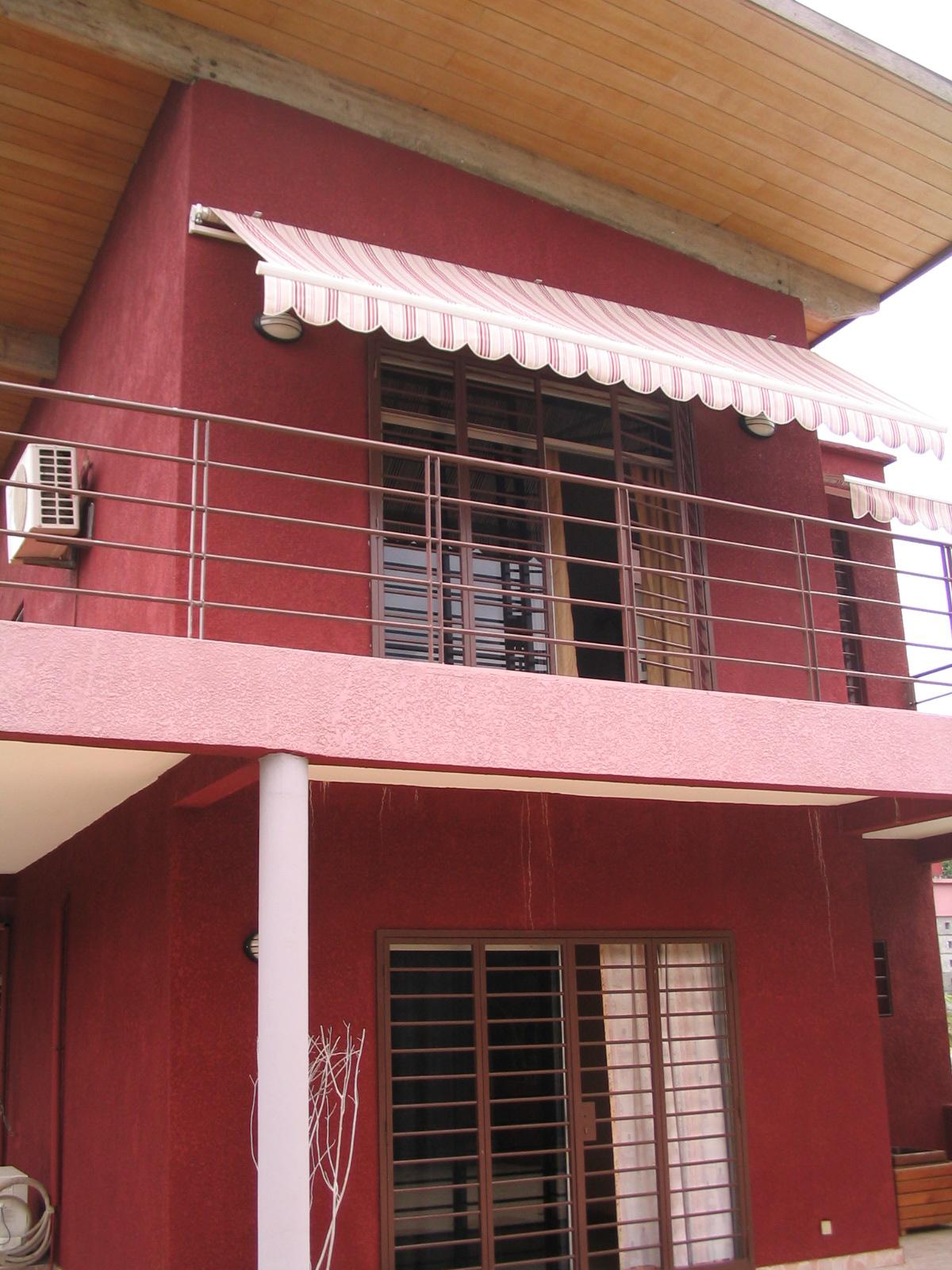 Vente d'une Maison / Villa de 9 pièce(s) à 500.000.000 FCFA : Abidjan-Cocody-Riviera (Abatta )