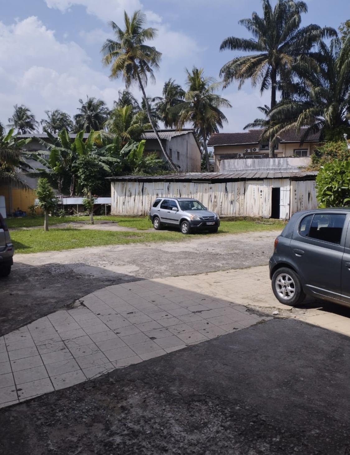 Vente d'une Maison / Villa de 12 pièce(s) à 1.600.000.000 FCFA : Abidjan-Cocody-2 Plateaux (Cocody vallon )