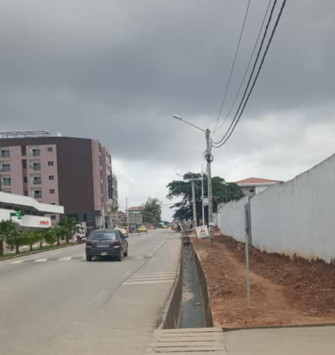 Vente d'un Terrain à 1.300.000.000 FCFA  : Abidjan-Cocody-Riviera (Mbadon )