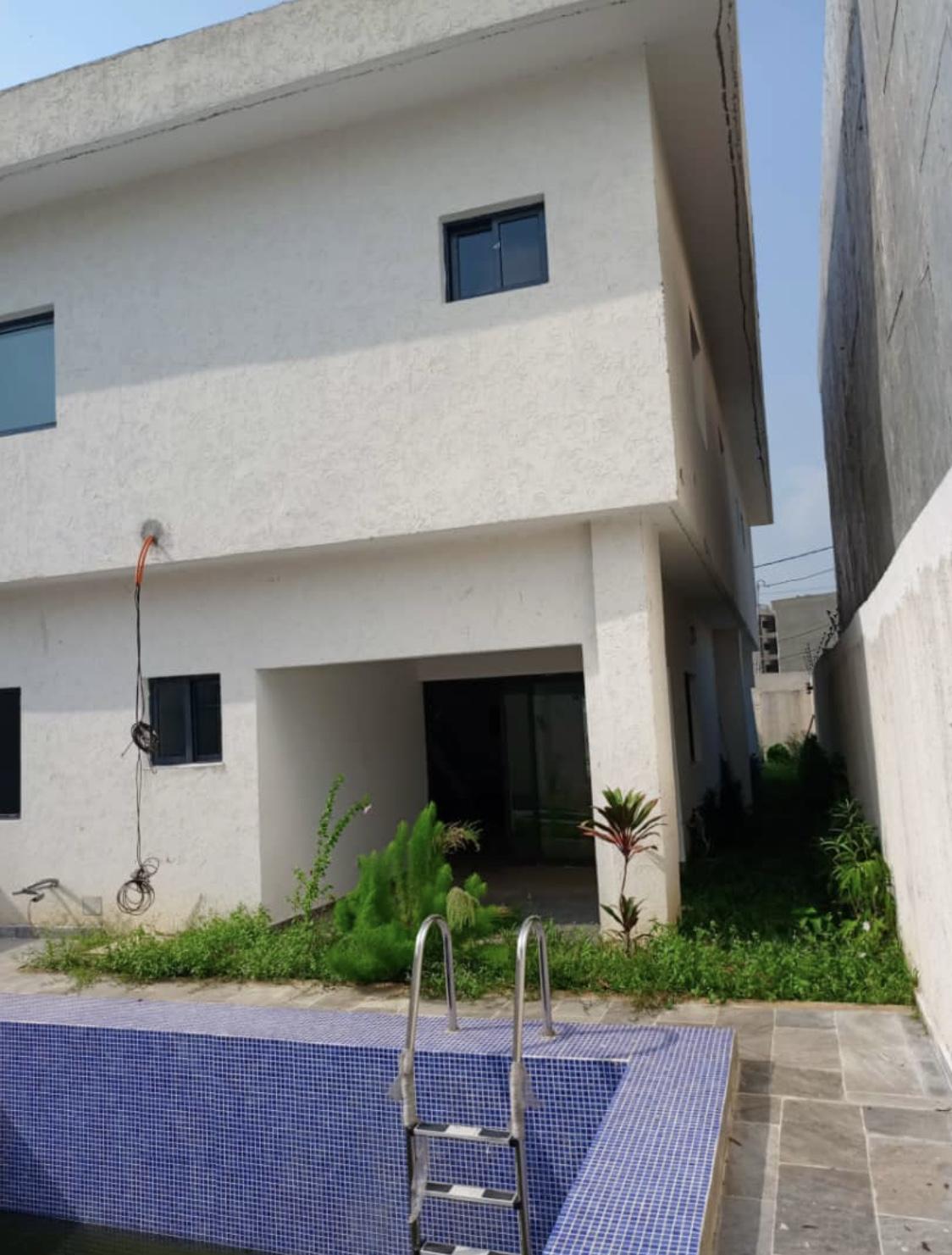 Vente d'une Maison / Villa de 6 pièce(s) à 160.000.000 FCFA : Abidjan-Cocody-Riviera (Cite sir )