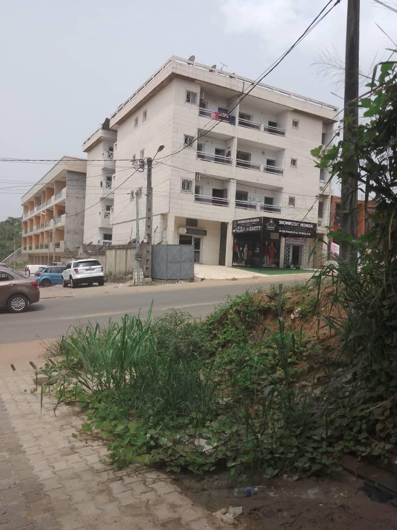 Vente d'un Immeuble : Abidjan-Cocody-Riviera (Rivera )