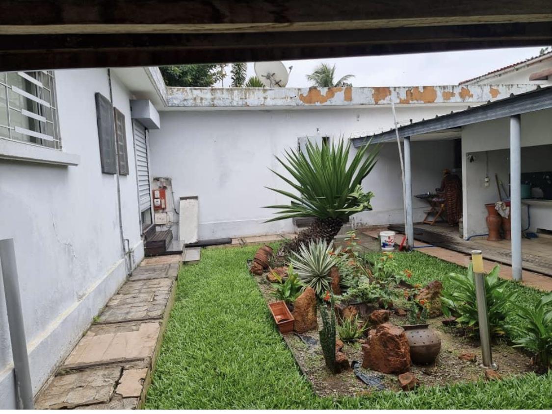 Vente d'une Maison / Villa de 6 pièce(s) à 850.000.000 FCFA : Abidjan-Cocody centre (Cocody DANGA )