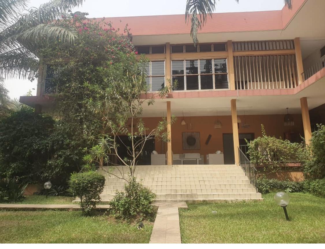Vente d'une Maison / Villa de 14 pièce(s) à 1.500.000.000 FCFA : Abidjan-Cocody-2 Plateaux (Cocody 7)