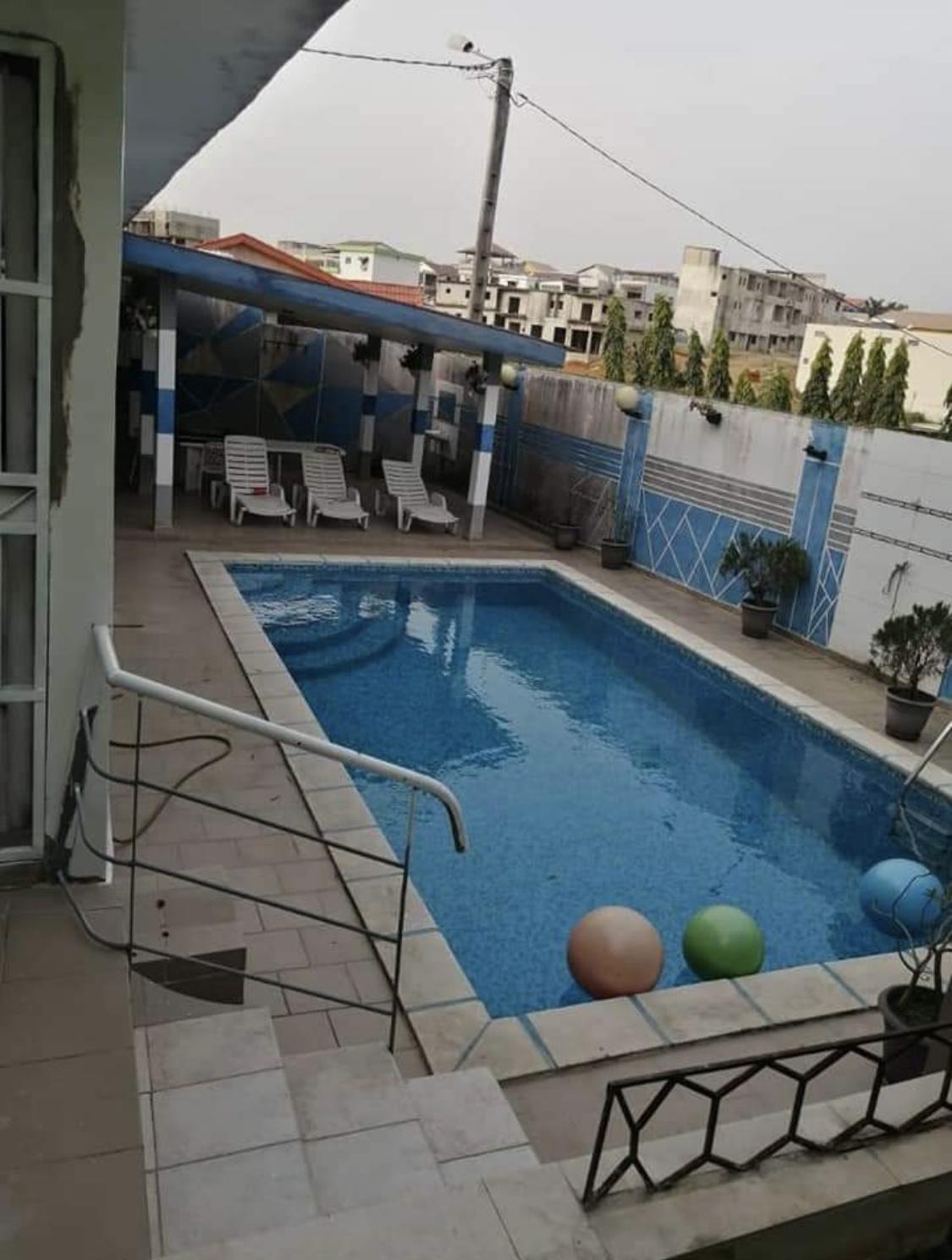 Vente d'une Maison / Villa de 11 pièce(s) à 350.000.000 FCFA : Abidjan-Cocody-Angré (Cocody 8)