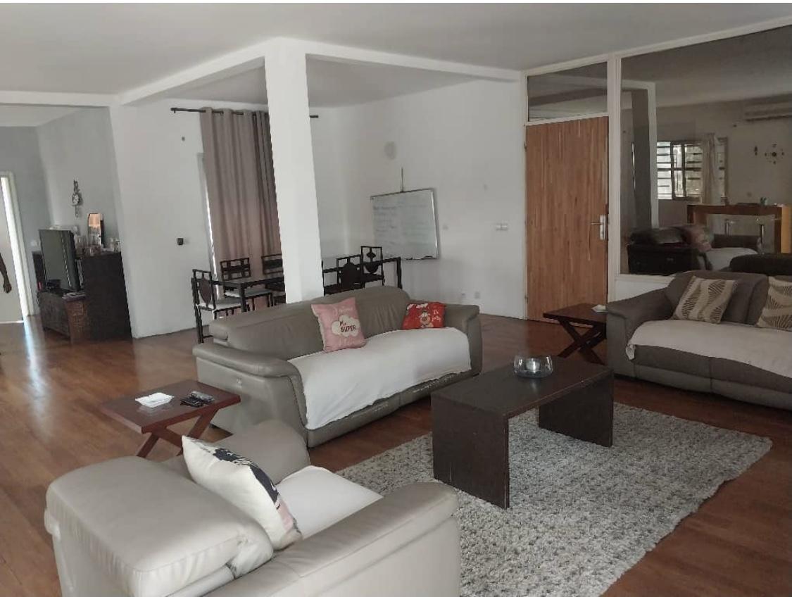 Vente d'une Maison / Villa de 5 pièce(s) à 700.000.000 FCFA : Abidjan-Cocody centre (Cocody DANGA )