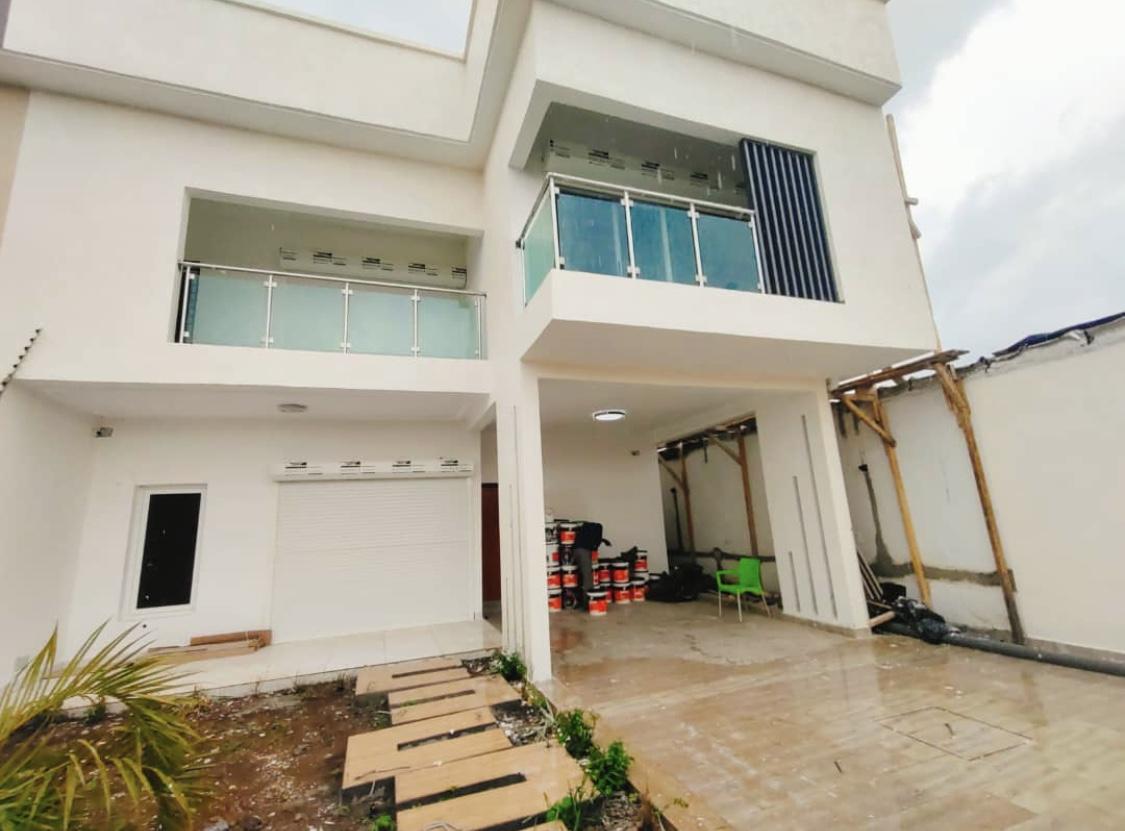 Vente d'une Maison / Villa : Abidjan-Cocody-Angré (Angre chu )
