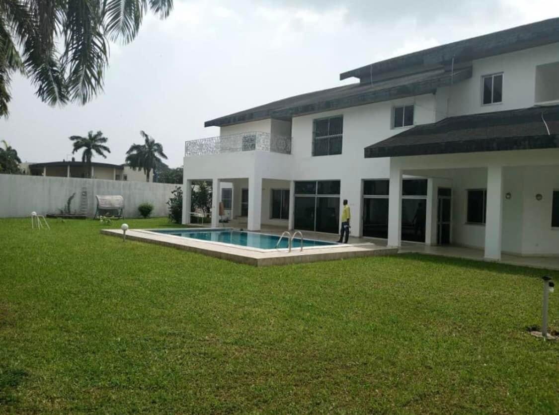 Vente d'une Maison / Villa de 12 pièce(s) à 2.500.000.000 FCFA : Abidjan-Cocody-Riviera (golf 4)