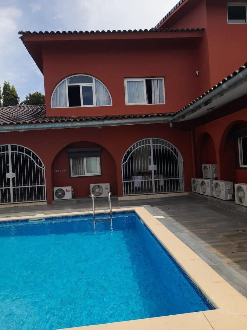 Vente d'une Maison / Villa de 8 pièce(s) à 3.500.000.000 FCFA : Abidjan-Cocody-Riviera (Cocody golf 4)