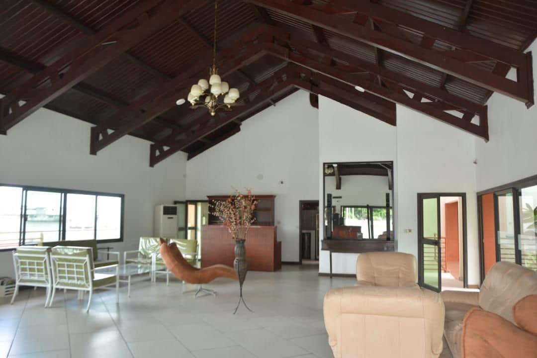 Vente d'une Maison / Villa de 8 pièce(s) à 3.500.000.000 FCFA : Abidjan-Cocody-Riviera (Cocody golf 4)