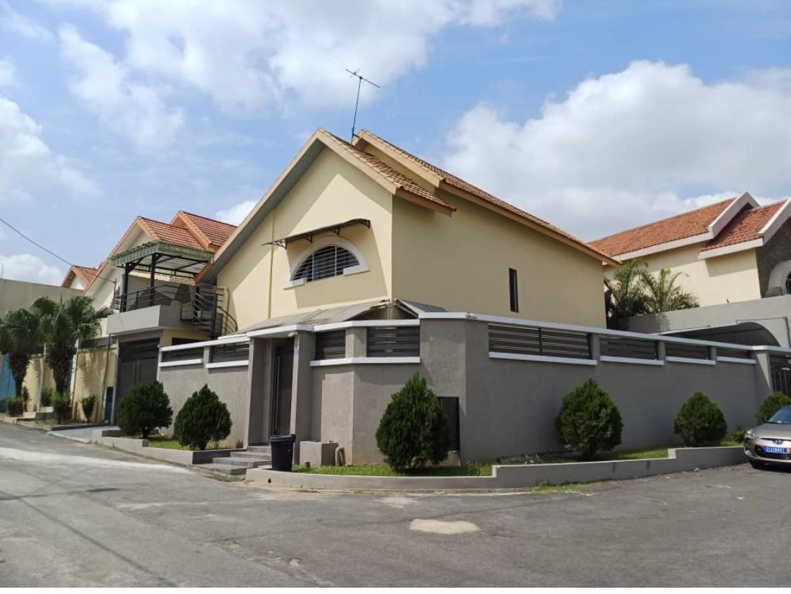 Location d'une Maison / Villa : Abidjan-Cocody-Angré (Angre 8)