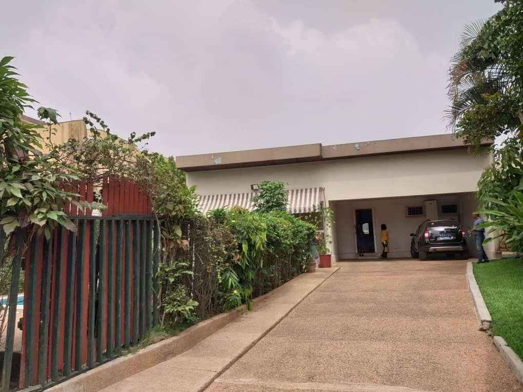 Vente d'une Maison / Villa de 5 pièce(s) à 550.000.000 FCFA : Abidjan-Cocody-2 Plateaux (Cocody vallon )