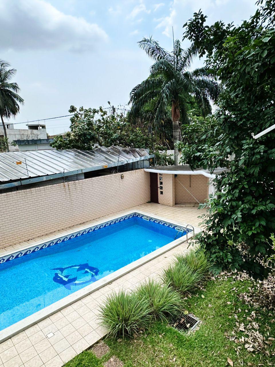Location d'une Maison / Villa de 12 pièce(s) à 3.500.000 FCFA : Abidjan-Cocody-2 Plateaux (Cocody vallon )