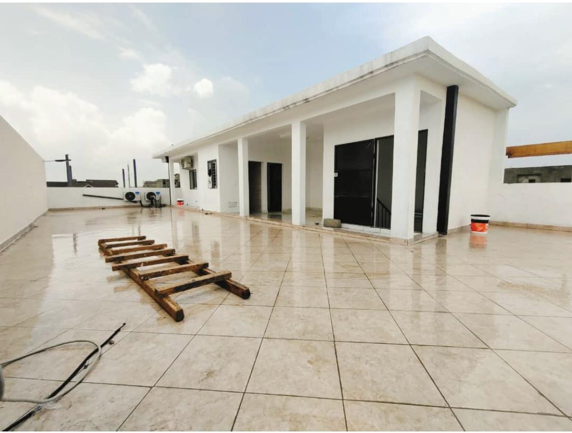 Vente d'une Maison / Villa de 7 pièce(s) à 230.000.000 FCFA : Abidjan-Cocody-Angré (Angre chu )