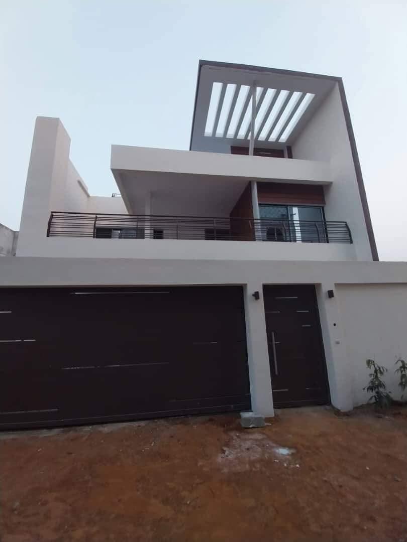 Vente d'une Maison / Villa de 5 pièce(s) à 230.000.000 FCFA : Abidjan-Cocody-Riviera (Abatta )
