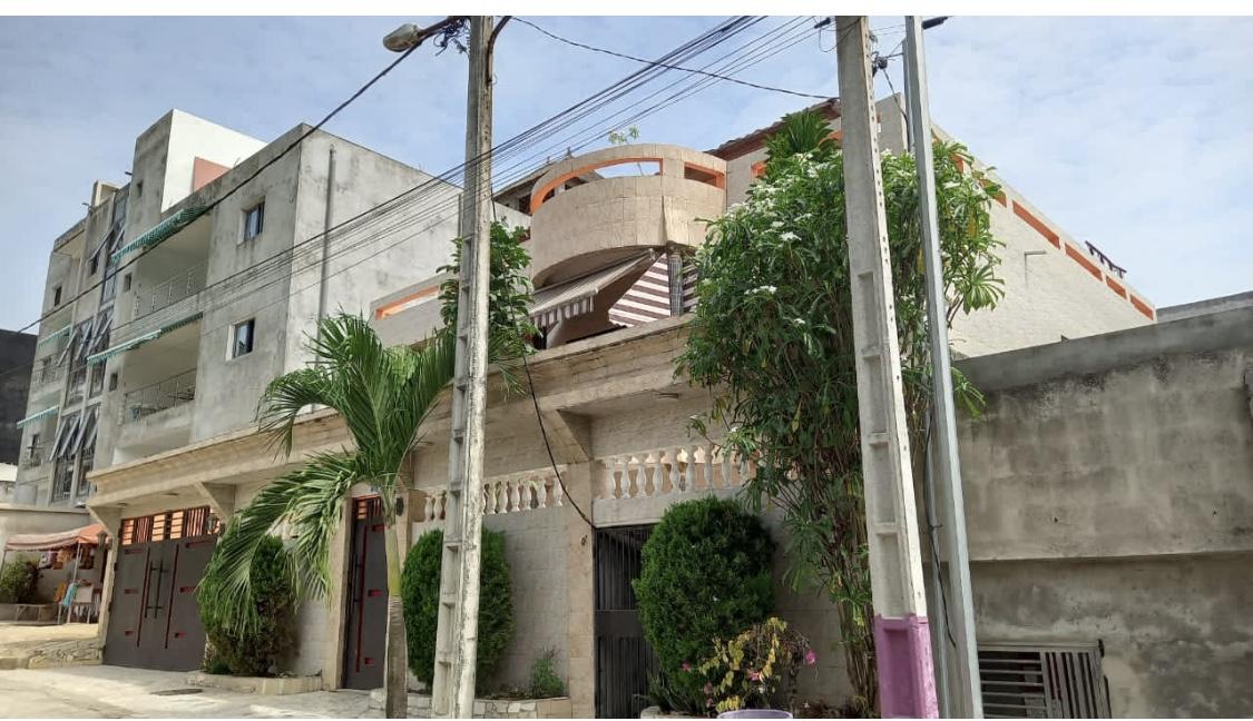 Vente d'une Maison / Villa de 6 pièce(s) à 250.000.000 FCFA : Abidjan-Cocody-Riviera (Abatta )