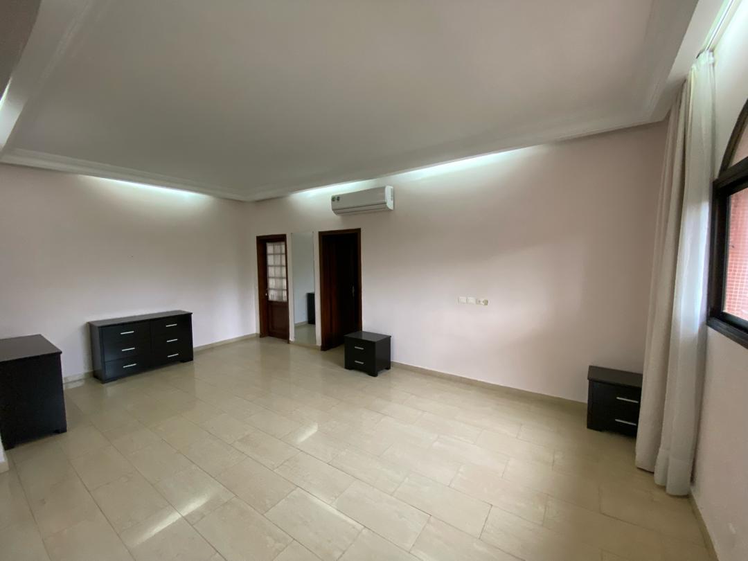 Location d'une Maison / Villa : Abidjan-Cocody-2 Plateaux (Vallon)