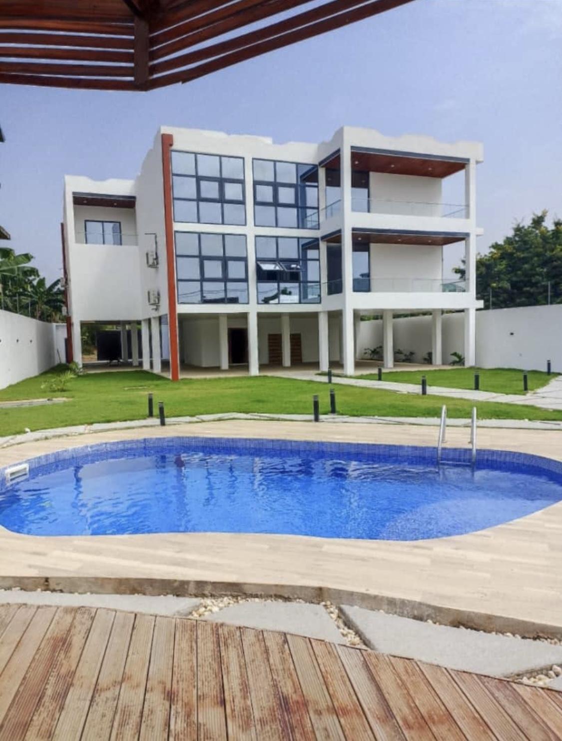 Vente d'une Maison / Villa de 12 pièce(s) à 1.300.000.000 FCFA : Abidjan-Cocody-Riviera (Rivera 3)