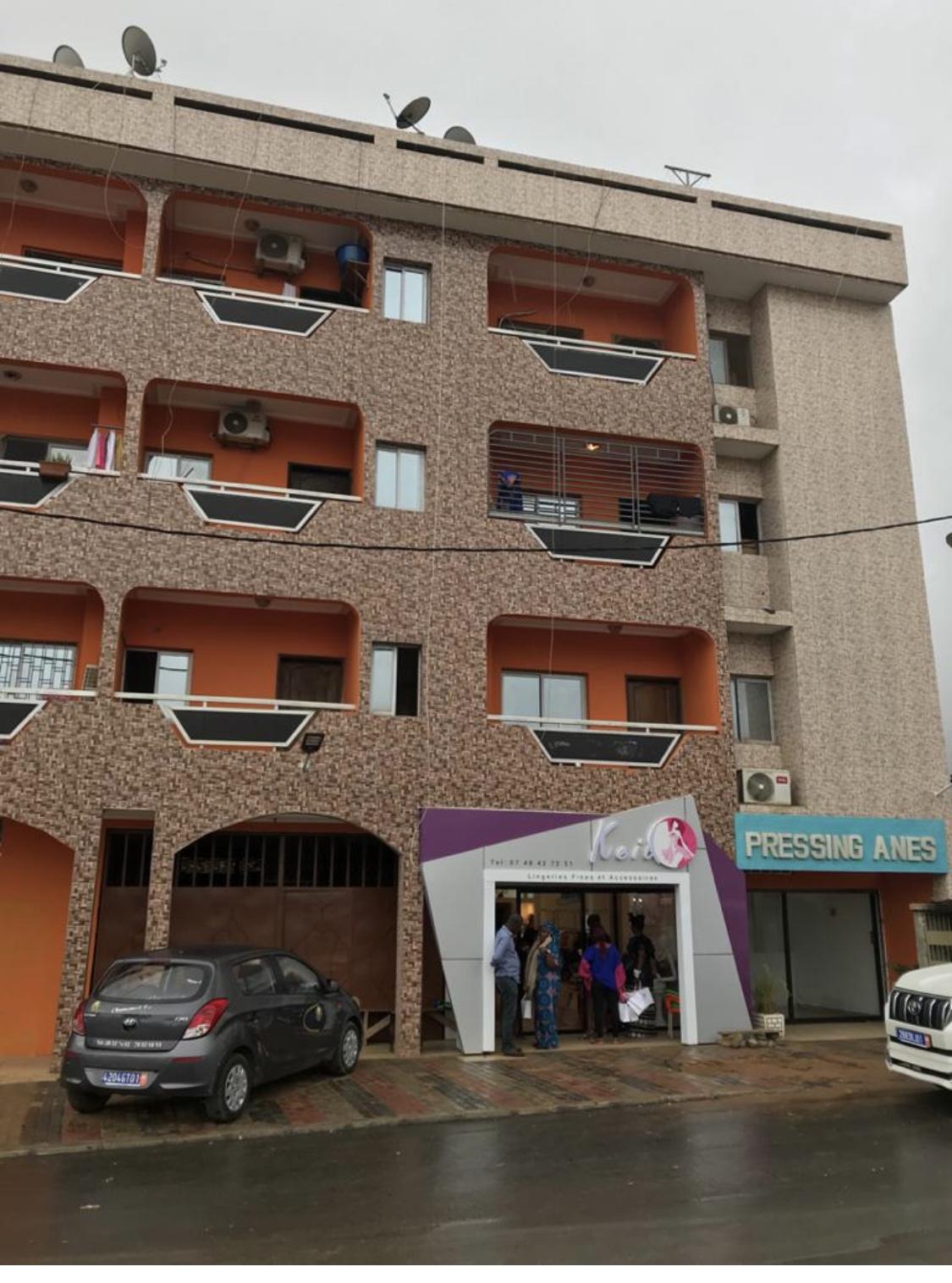 Vente d'un Immeuble à 850.000.000 FCFA  : Abidjan-Cocody-Riviera (Cocody )