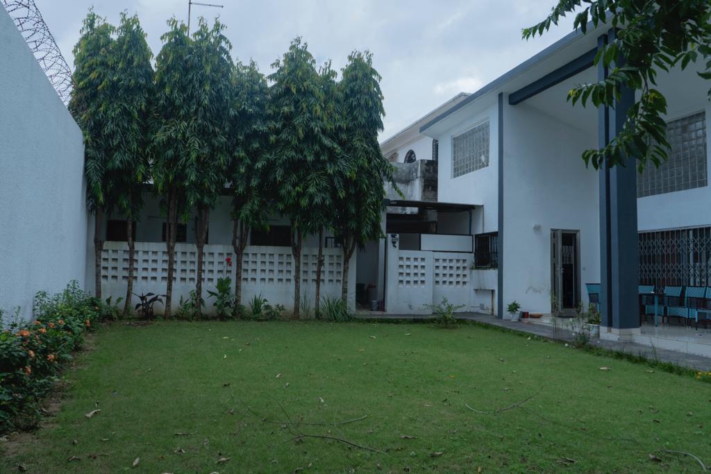 Vente d'une Maison / Villa de 10 pièce(s) à 400.000.000 FCFA : Abidjan-Cocody-2 Plateaux (2 plateau )