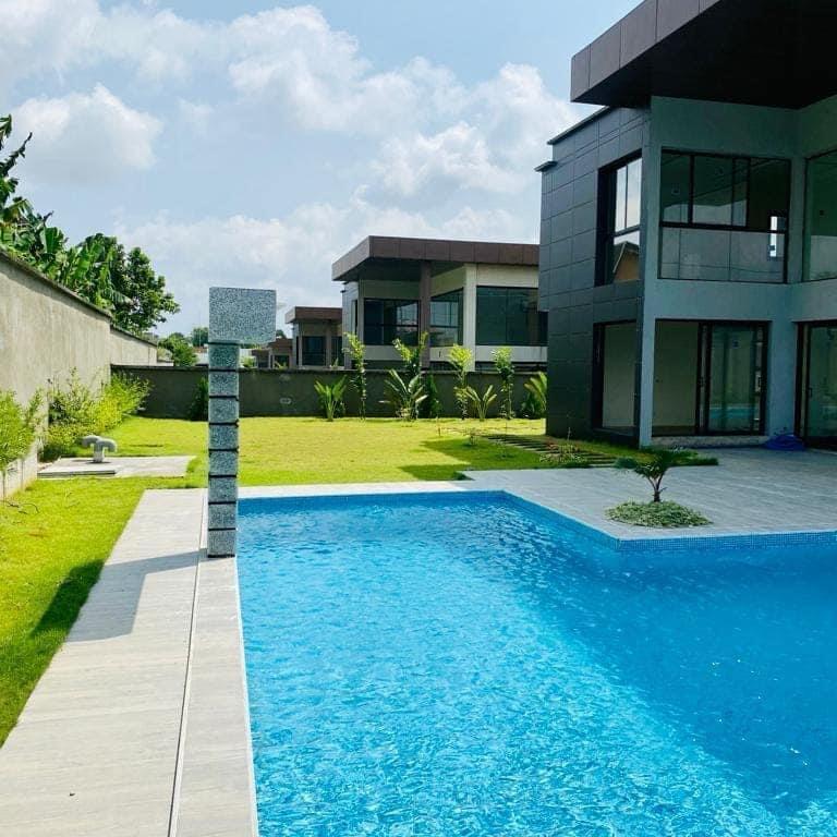 Location d'une Maison / Villa de 10 pièce(s) à 3.500.000 FCFA : Abidjan-Cocody-Riviera (Riviera 3)