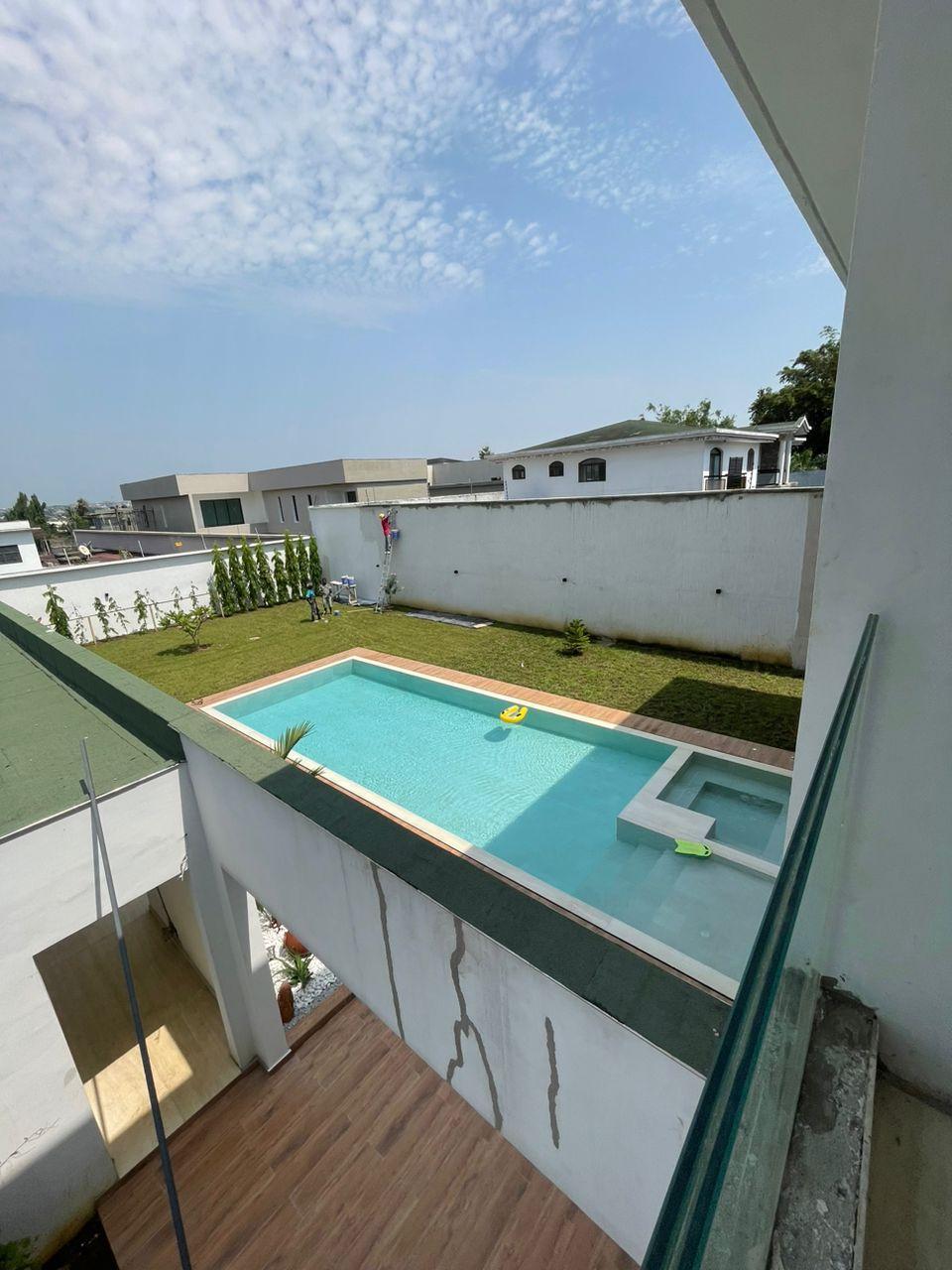 Location d'une Maison / Villa de 7 pièce(s) à 6.500.000 FCFA : Abidjan-Cocody-Riviera (Golf 4)