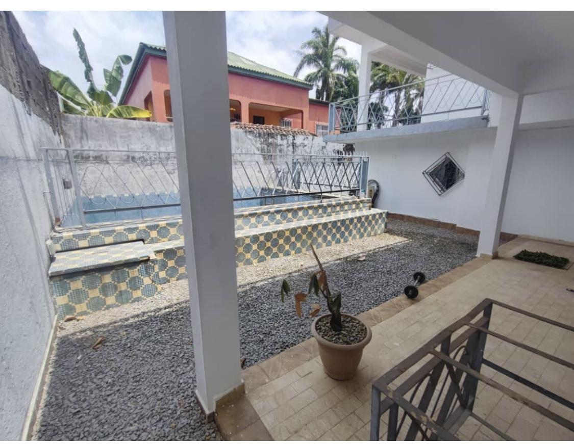 Vente d'une Maison / Villa de 14 pièce(s) à 450.000.000 FCFA : Abidjan-Cocody-Riviera (Rivera 3)