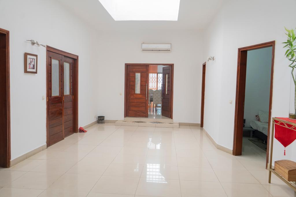 Vente d'une Maison / Villa de 10 pièce(s) à 400.000.000 FCFA : Abidjan-Cocody-2 Plateaux ()