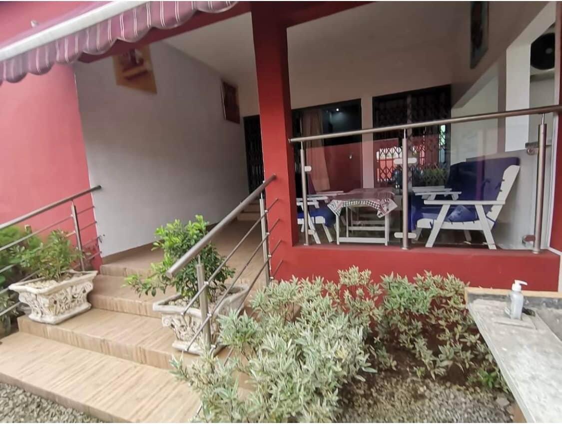 Vente d'une Maison / Villa de 5 pièce(s) à 550.000.000 FCFA : Abidjan-Cocody-Riviera (Rivera bonomin )