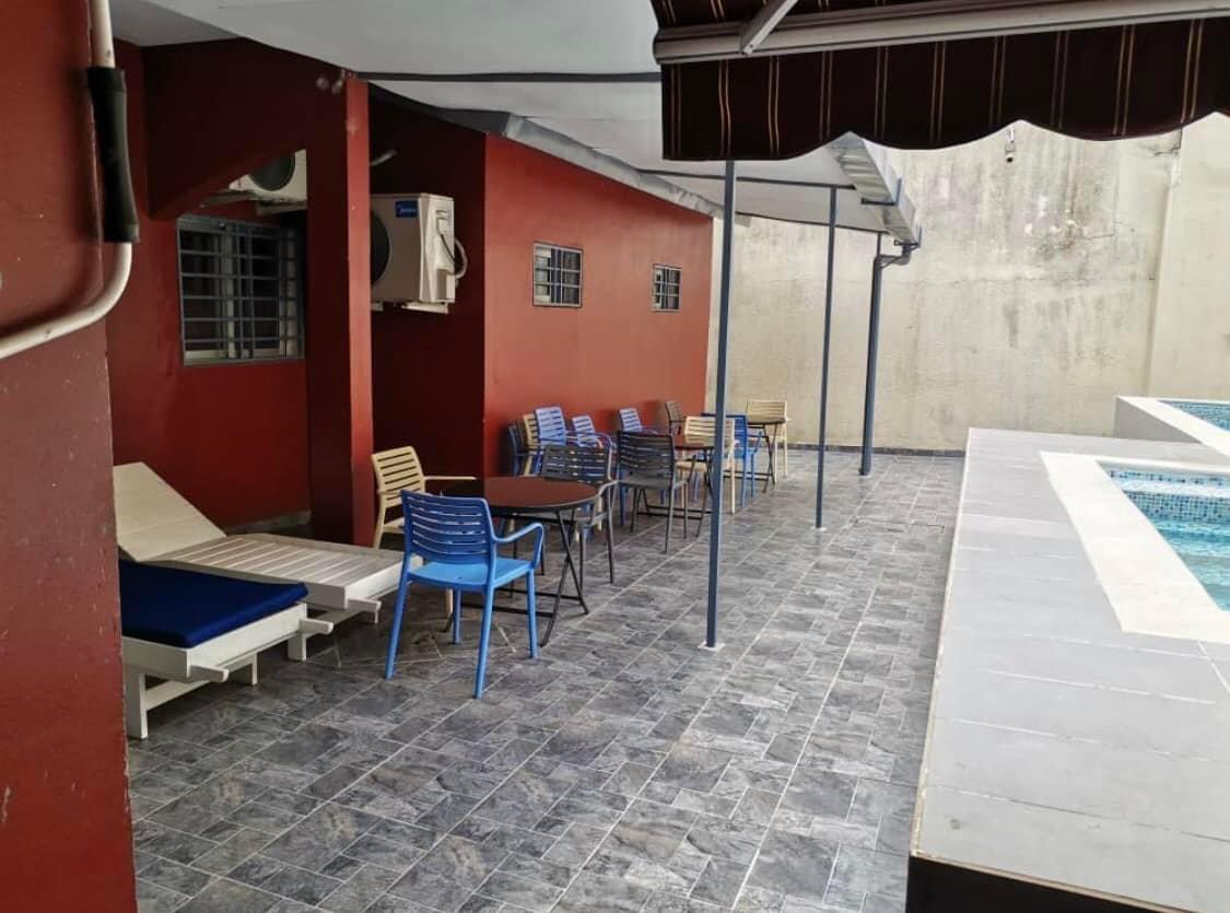 Vente d'une Maison / Villa de 5 pièce(s) à 550.000.000 FCFA : Abidjan-Cocody-Riviera (Rivera bonomin )