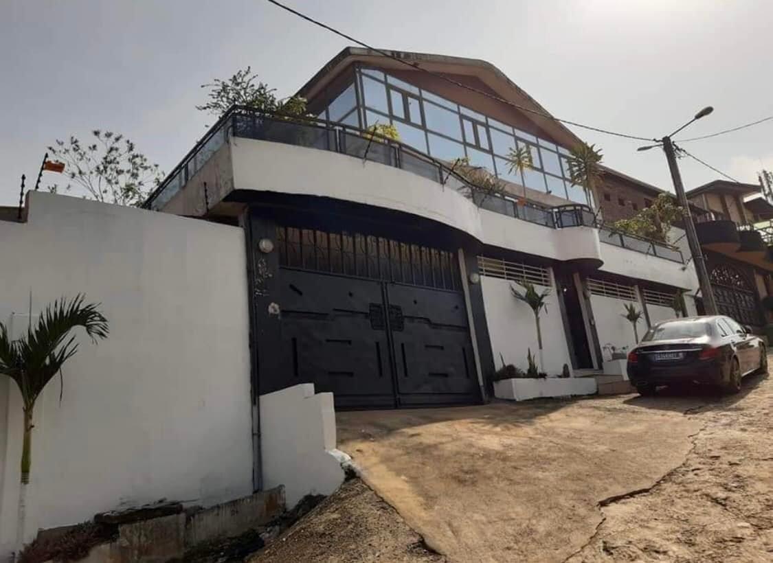 Vente d'une Maison / Villa : Abidjan-Cocody-Angré (Angre 7)