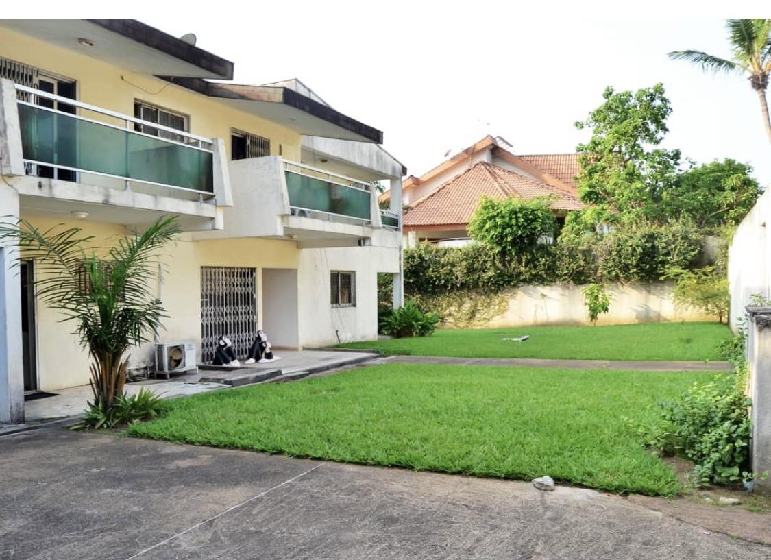 Vente d'une Maison / Villa de 12 pièce(s) à 700.000.000 FCFA : Abidjan-Cocody-Riviera (Rivera 3)
