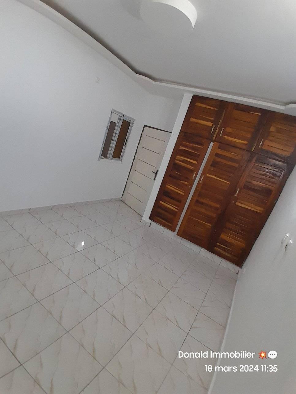 Location d'un Appartement de 3 pièce(s) à 230.000 FCFA : Abidjan-Cocody-Angré (Nouveau CHU Djorobité 1)