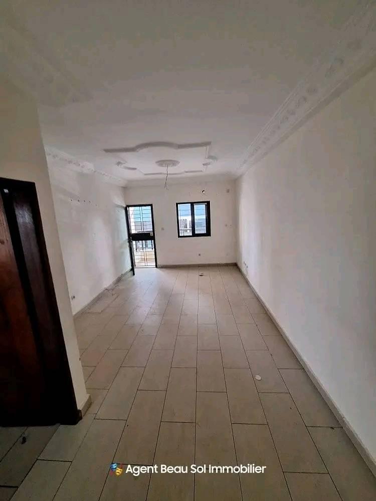 Location d'un Appartement de 2 pièce(s) à 150.000 FCFA : Abidjan-Cocody-Riviera (FAYA Cité SIR)