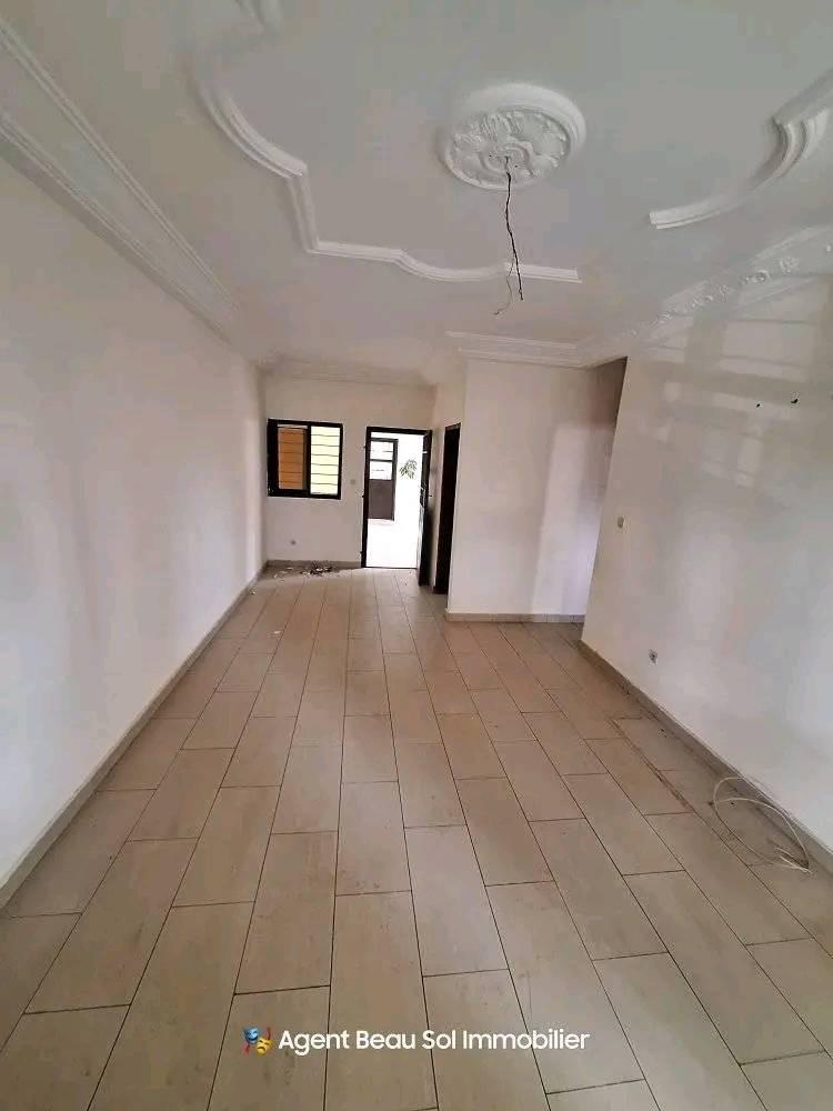 Location d'un Appartement de 2 pièce(s) à 150.000 FCFA : Abidjan-Cocody-Riviera (FAYA Cité SIR)