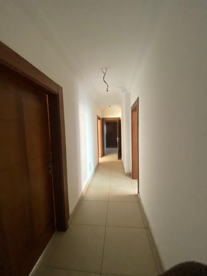 Location d'un Appartement de 4 pièce(s) à 400.000 FCFA : Abidjan-Cocody-Riviera (Vallon)