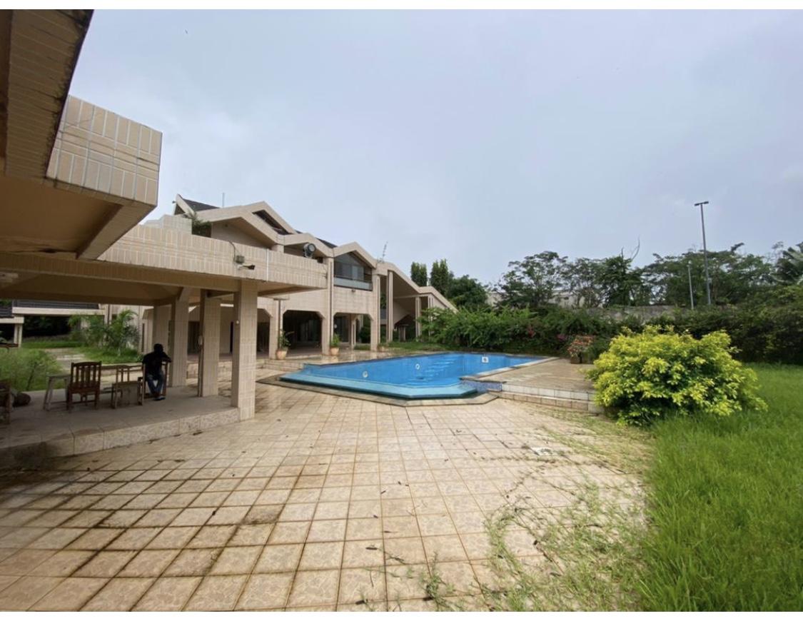 Location d'une Maison / Villa de 13 pièce(s) à 6.000.000 FCFA : Abidjan-Cocody-Riviera (Rivera 4)
