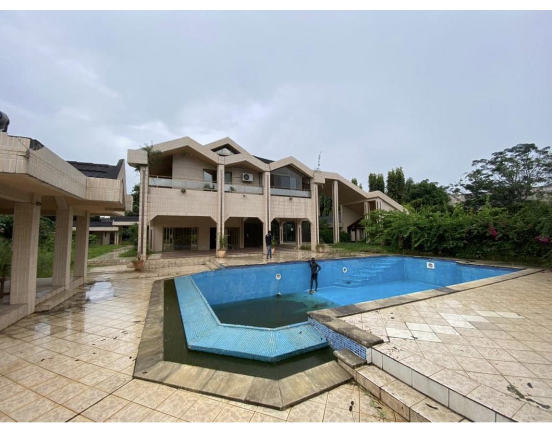 Location d'une Maison / Villa de 13 pièce(s) à 6.000.000 FCFA : Abidjan-Cocody-Riviera (Rivera 4)