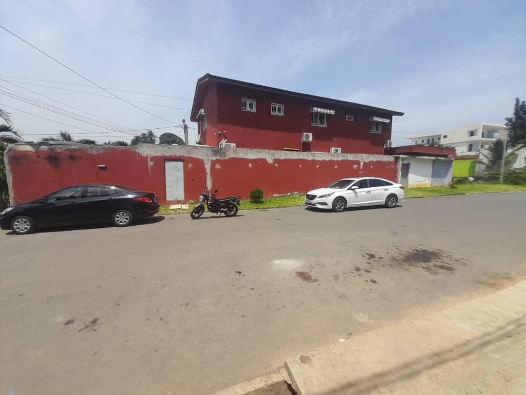 Vente d'une Maison / Villa de 4 pièce(s) à 350.000.000 FCFA : Abidjan-Cocody-2 Plateaux (vallon)