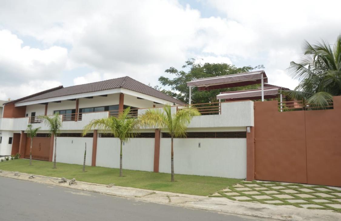Vente d'une Maison / Villa de 9 pièce(s) à 3.500.000.000 FCFA : Abidjan-Cocody-Riviera (Rivera golf 4)
