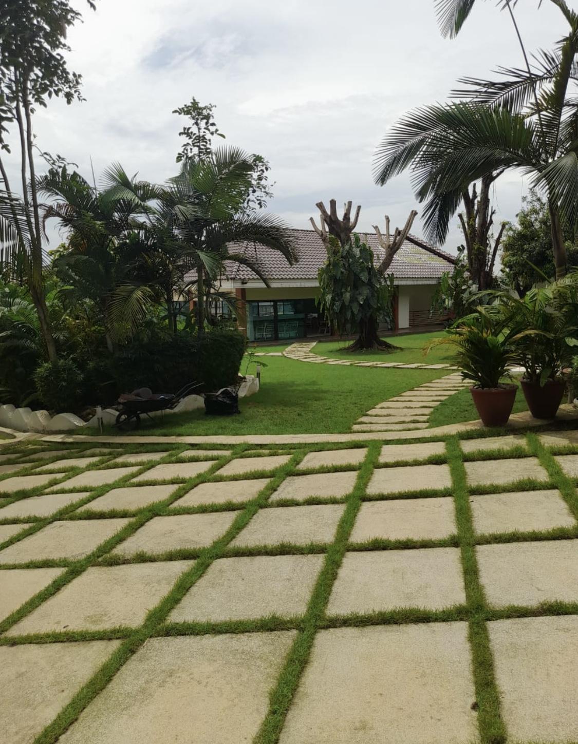 Vente d'une Maison / Villa de 9 pièce(s) à 3.500.000.000 FCFA : Abidjan-Cocody-Riviera (Rivera golf 4)