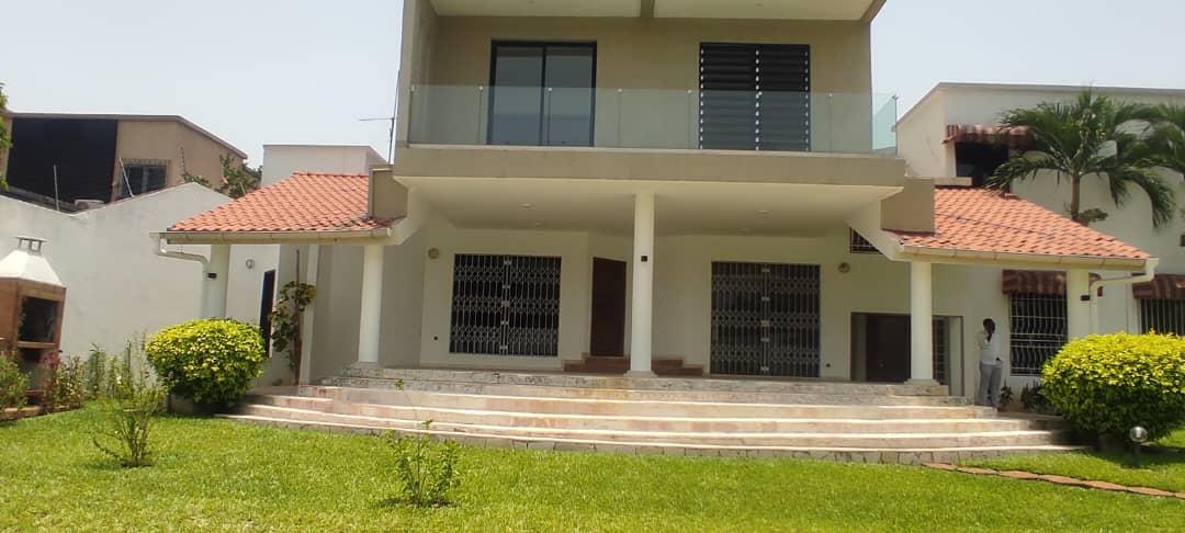 Location d'une Maison / Villa : Abidjan-Cocody-Riviera (Ambassade )